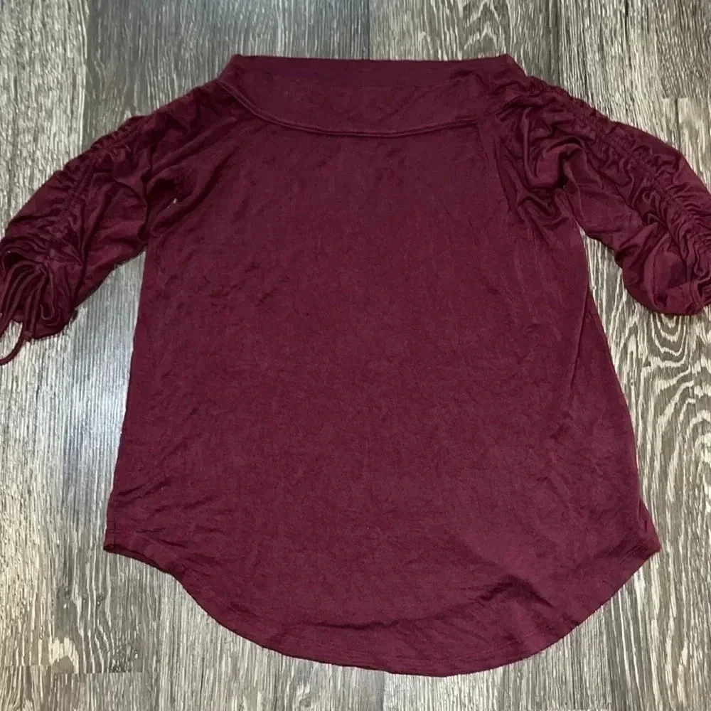 Red BKE size medium quarter length sleeve top - Picture 1 of 2